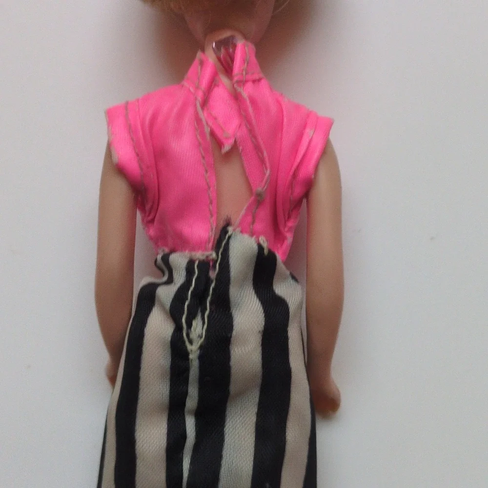 Vtg 70s Topper‎ Dawn Short Hair Bubble Cut A11A - Pink Black White Stripe Dress
